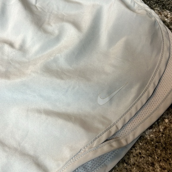 Nike Dri-Fit Shorts Size Small - Picture 2 of 7